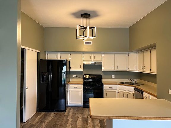 3rd image of 2851 Heritage Dr APT 2C