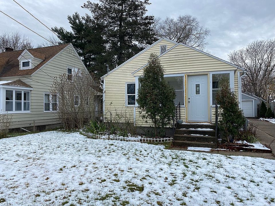 1st image of 120 Janet St SE