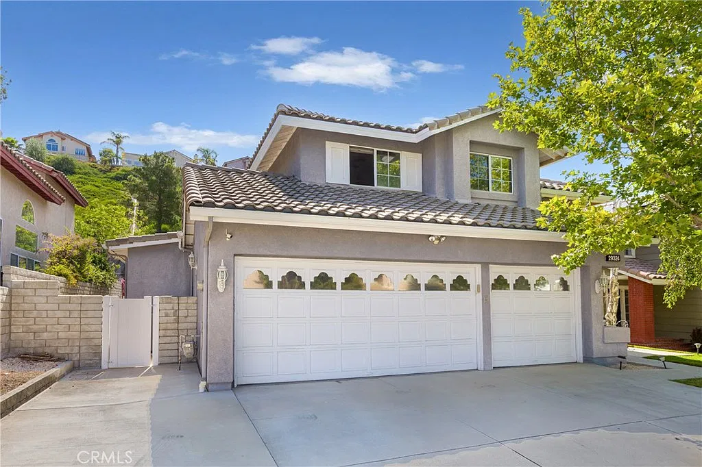 4 bed, 2692 sqft, $4,950 — Photo 1