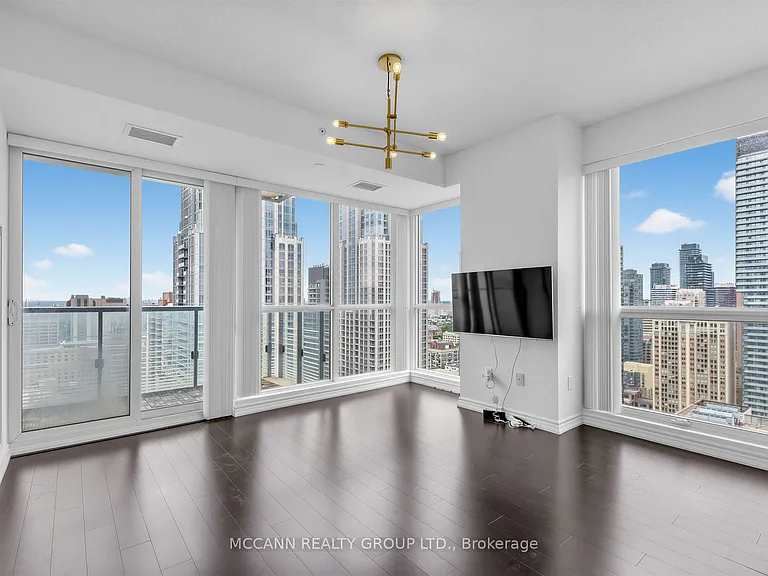 386 Yonge St #3015 — Photo 4