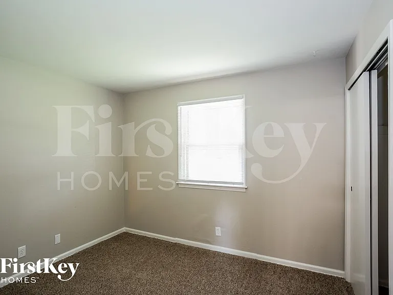 4438 Windsor Rd — Photo 11