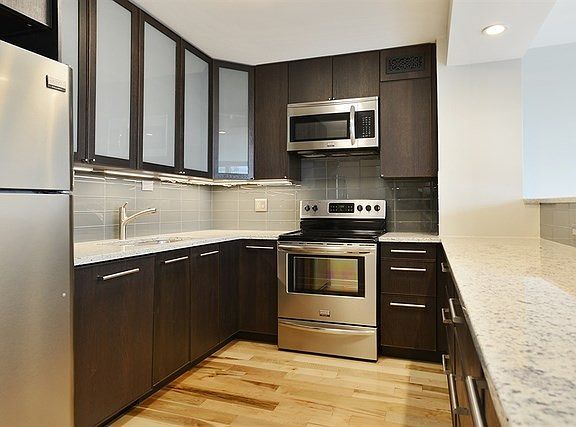 4th image of 1255 N Sandburg Ter Unit 507E
