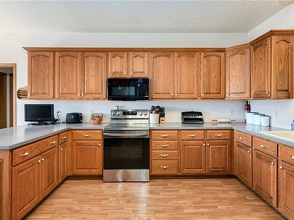 5th image of 33188 223rd St