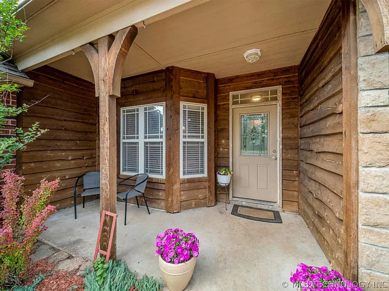 26545 Foxen Dr — Photo 2