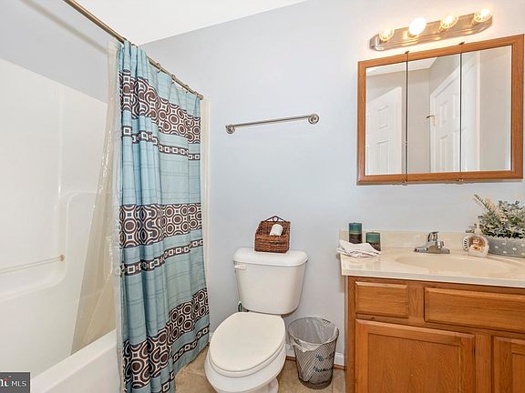 5th image of 633 Wild Rose Ln