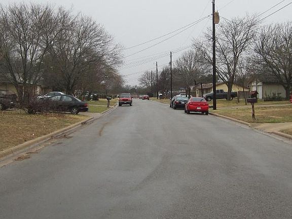 4th image of 1706 Greenbranch Dr