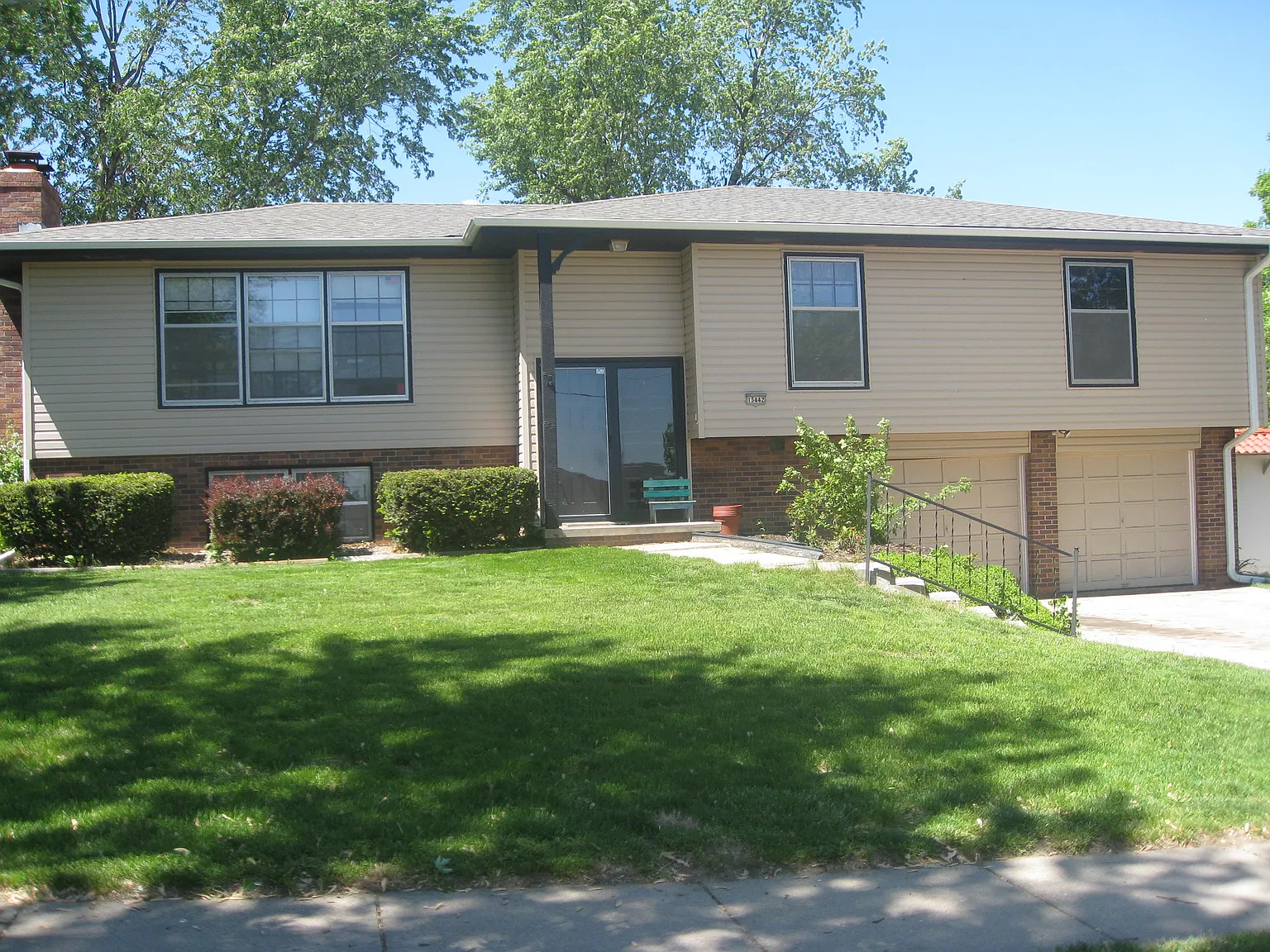 3 bed, 2.5 bath, 1360 sqft, $2,100 — Photo 4