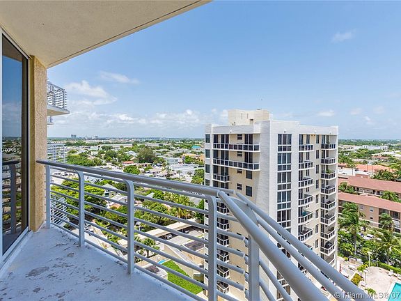 4th image of 1551 N Flagler Dr Unit 1402