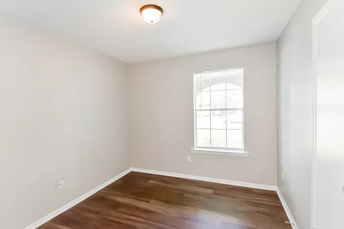 813 N Burbank Dr — Photo 8