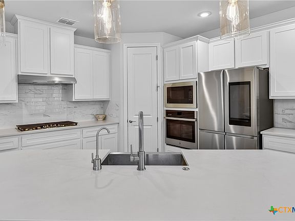5th image of 746 Hidden View St