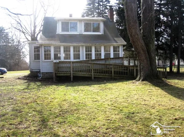 1582 E Hurd Rd, Monroe, MI 48162