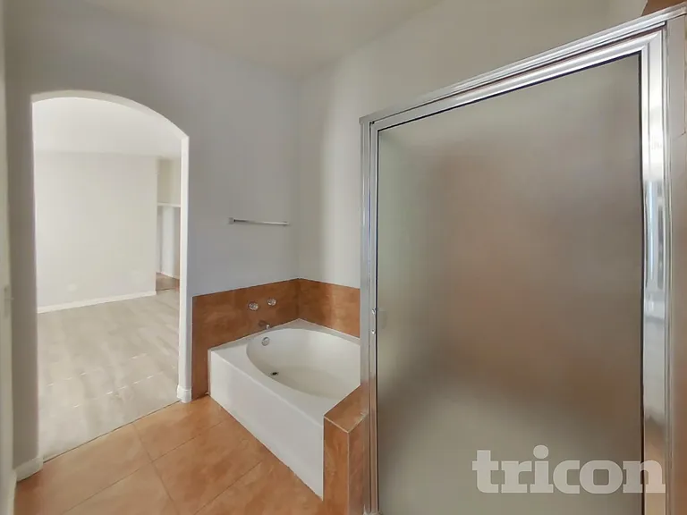 7020 Overhill Ave — Photo 8
