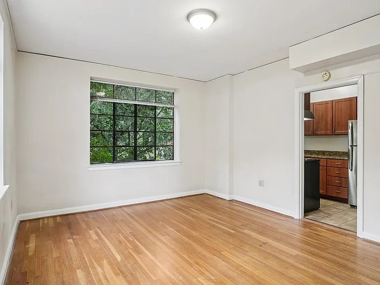 Cameron Court Apartments — Photo 61