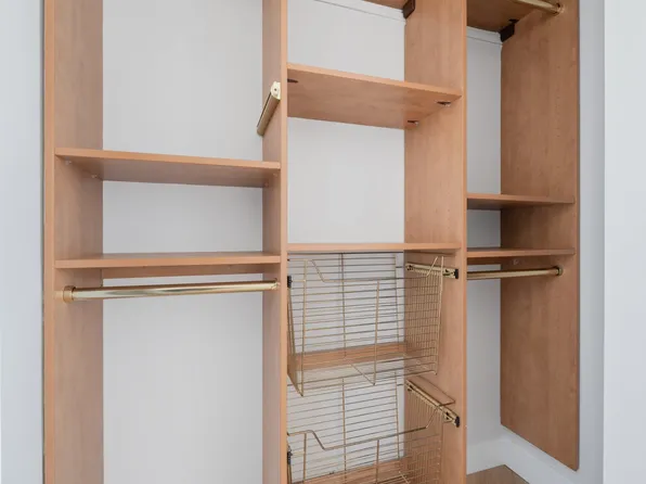 160 Riverside Boulevard image 12 of 21