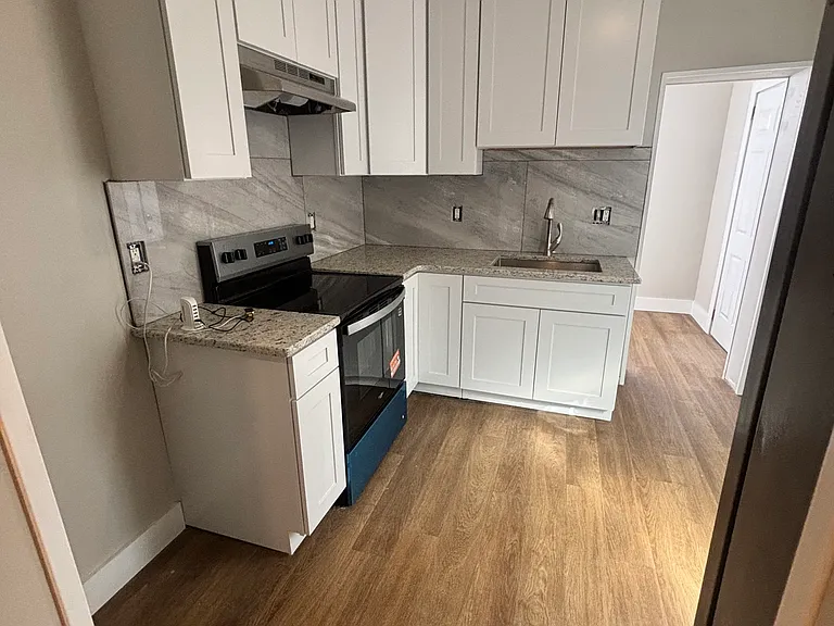 140 E Sterner St — Photo 3