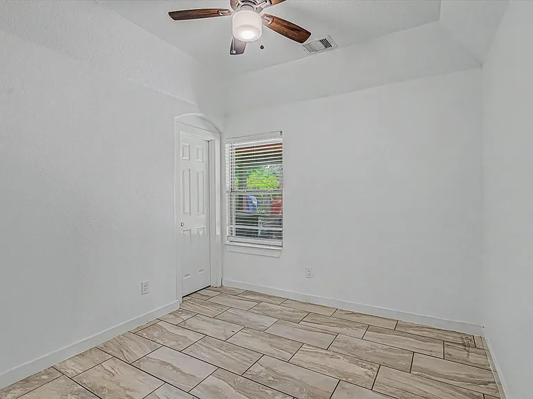 8159 Glenhollow Dr — Photo 25