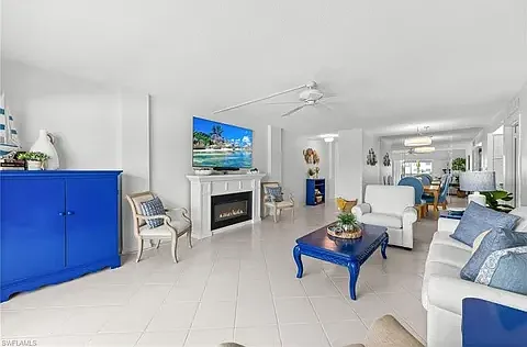 1977 Gulf Shore Blvd N #204 — Photo 9