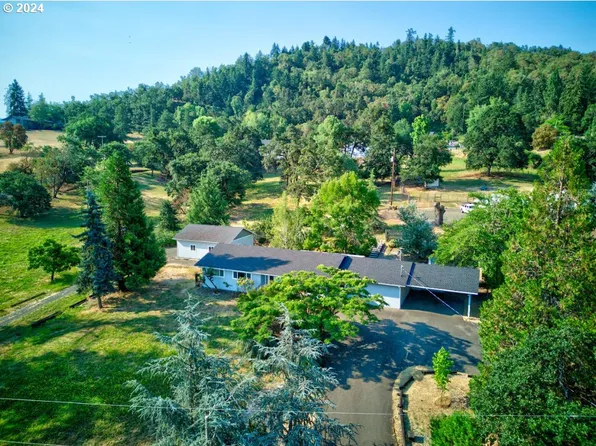 209 Bellwood Ln, Roseburg, OR 97471