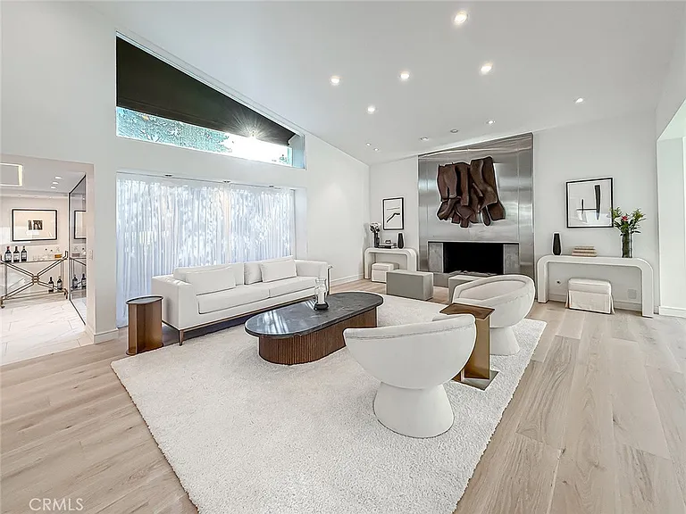 4266 Louise Ave — Photo 4