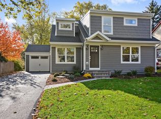 383 Elm St, Glen Ellyn, IL