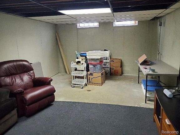 5th image of 23008 Violet St