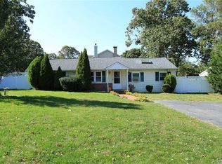 38 Blue Point Rd, Selden, NY 11784