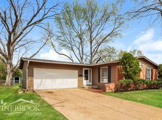 1365 Flamingo Dr, Florissant, MO 63031