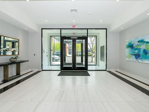 5th image of 110 Chatsworth Ave #404
