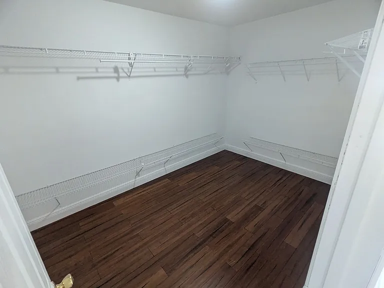 1628 Strathmore Cir — Photo 18