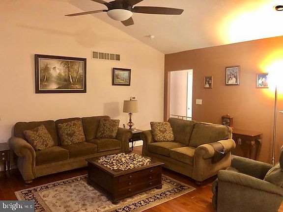5th image of 23 Brookfield Dr