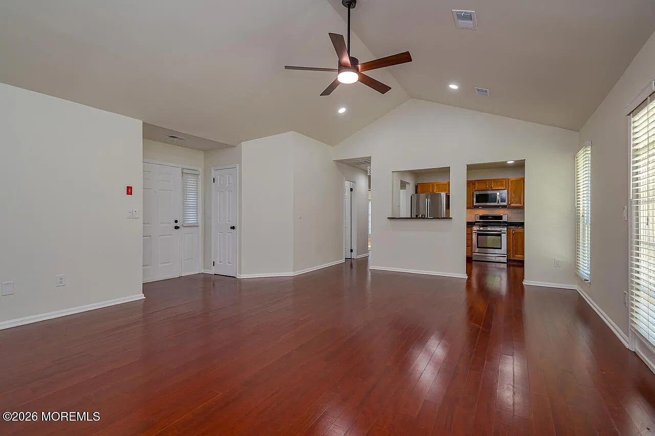 2 bed, 1216 sqft, $3,400 — Photo 3