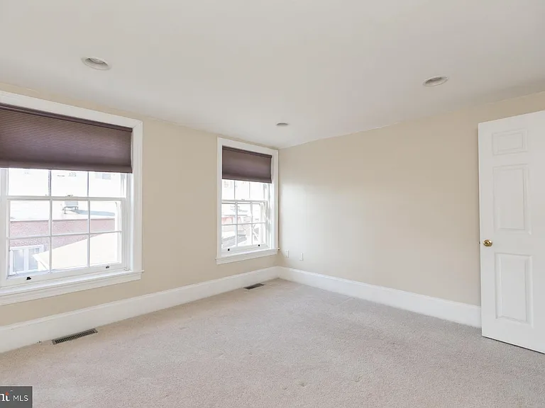 242 S 8th St #4 — Photo 26