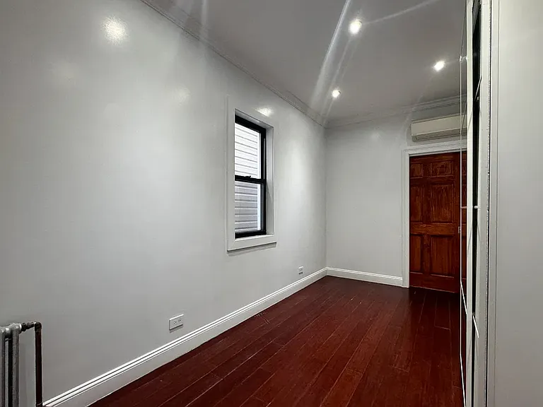 1867 Bleecker St #1L — Photo 4