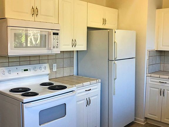 2nd image of 2208 25th St APT 1