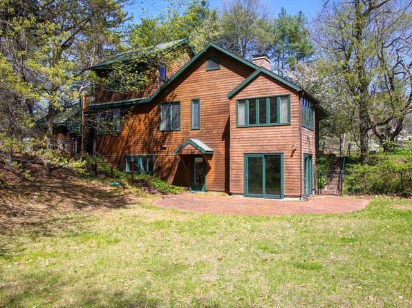28 Brigham Ln, Amherst, MA 01002