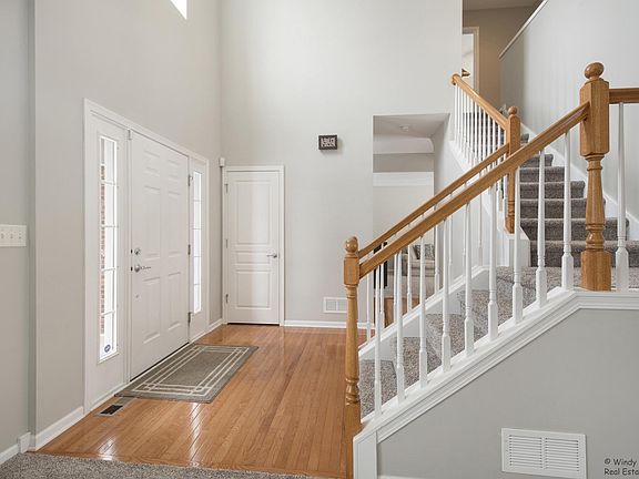 3rd image of 2411 Woodside Dr