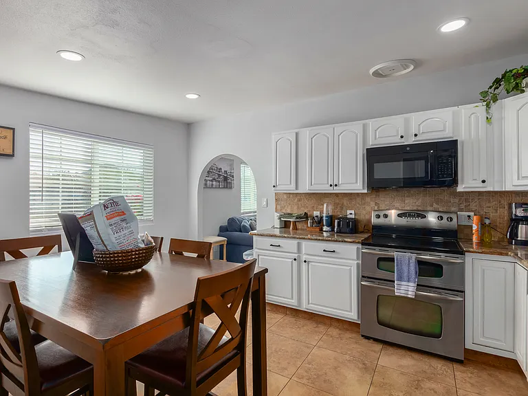 2844 E Blanche Dr — Photo 11
