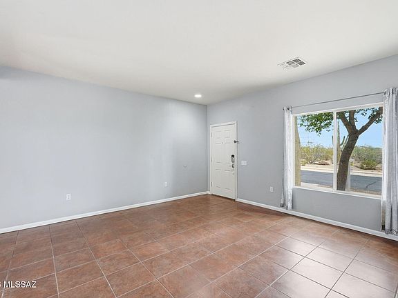 3rd image of 835 W Vuelta Granadina