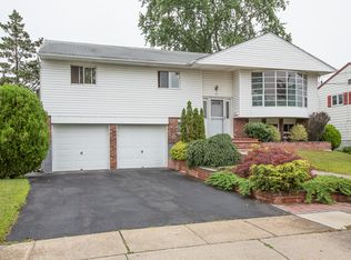 22 Page Dr, Hicksville, NY 11801