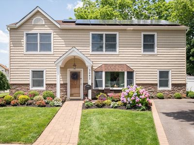 2082 North Drive, Seaford, NY, 11783