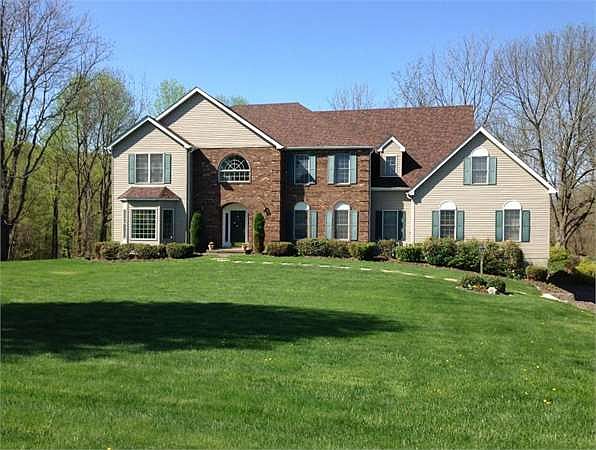1st image of 10 Briarwood Ct