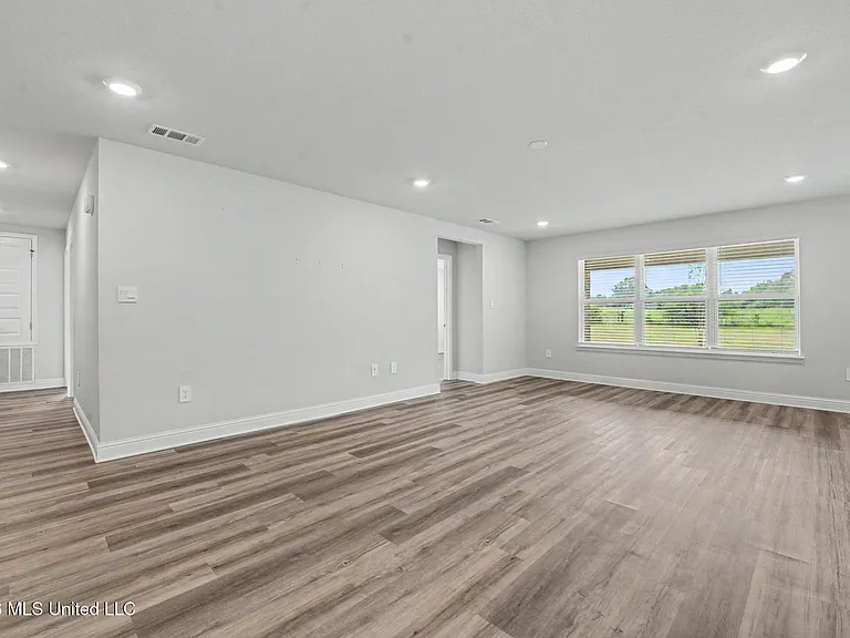 107 Mill Ct — Photo 4