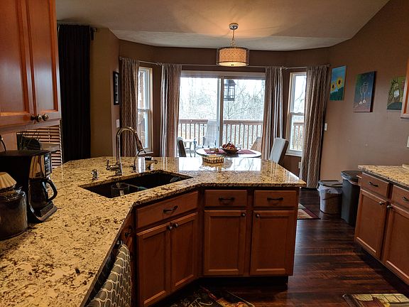 5th image of 49 W Waterbury Dr