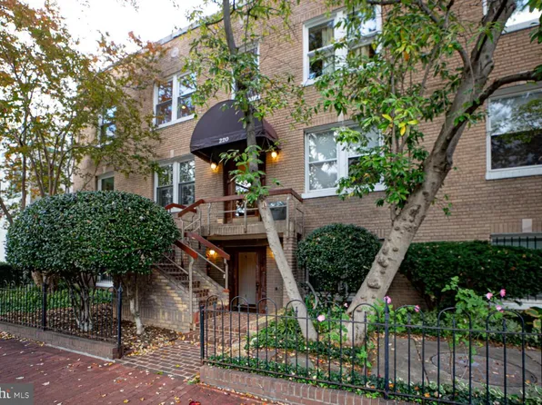 220 13th St SE APT 24, Washington, DC 20003
