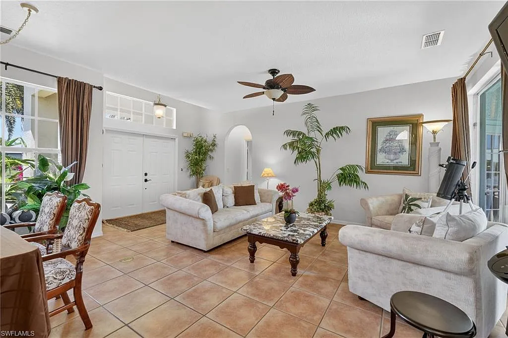 4 bed, 3.0 bath, 2352 sqft, $4,950 — Photo 2