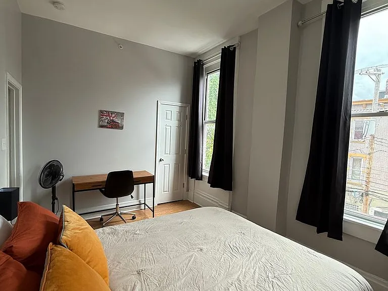 2134 East Carson Street — Photo 16