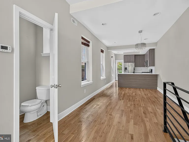 2336 W Thompson St — Photo 4