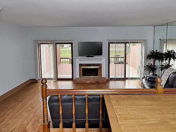 5th image of 33362 Jefferson Ave