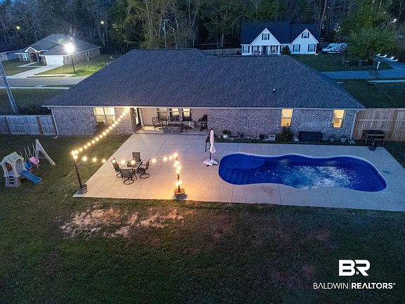 3rd image of 22765 Ridgewood Dr