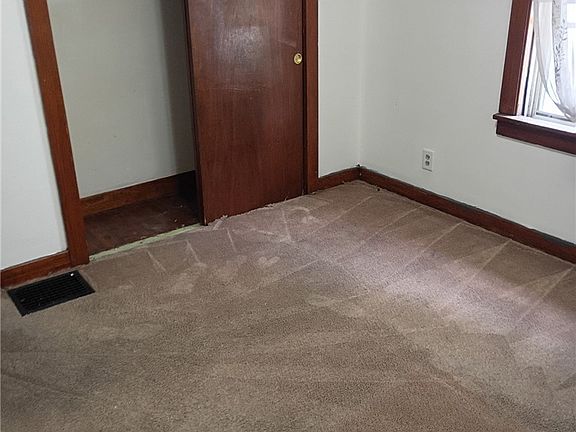 3rd image of 2231 E Main St